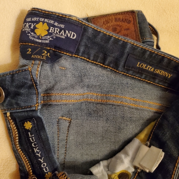 [SOLD] Lucky Brand Jeans - Picture 1 of 2